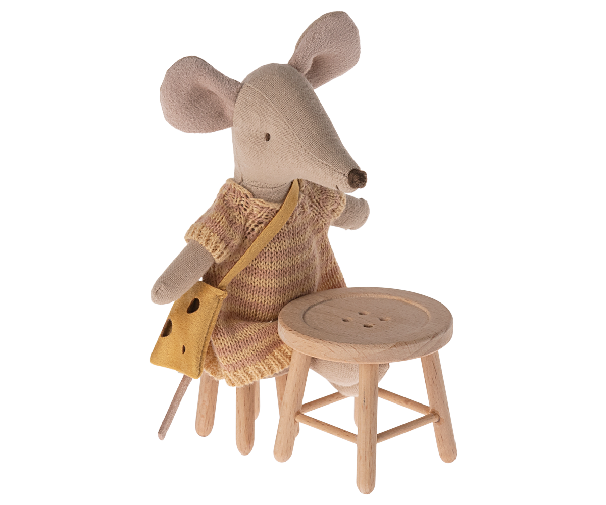 Tisch mit Hocker