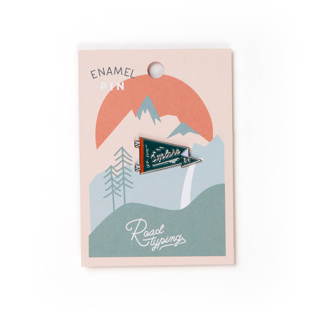 Emaille-Pin Wimpel Let's Expore
