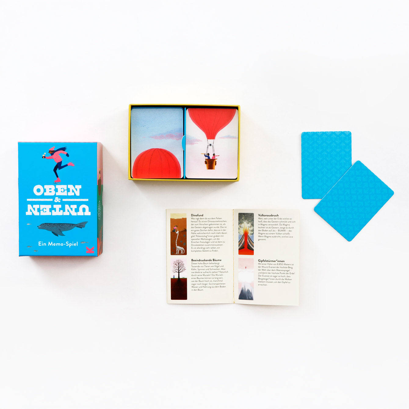 Offene Oben & unten Memory-Schachtel vom Laurence King Verlag mit Booklet und Karten, zwei Karten verdeckt aufgelegt, Draufsicht