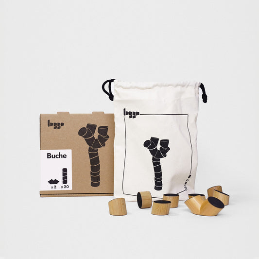 Produktverpackung des Loggos Stapelspiels aus Buchenholz inklusive Stoffbeutel