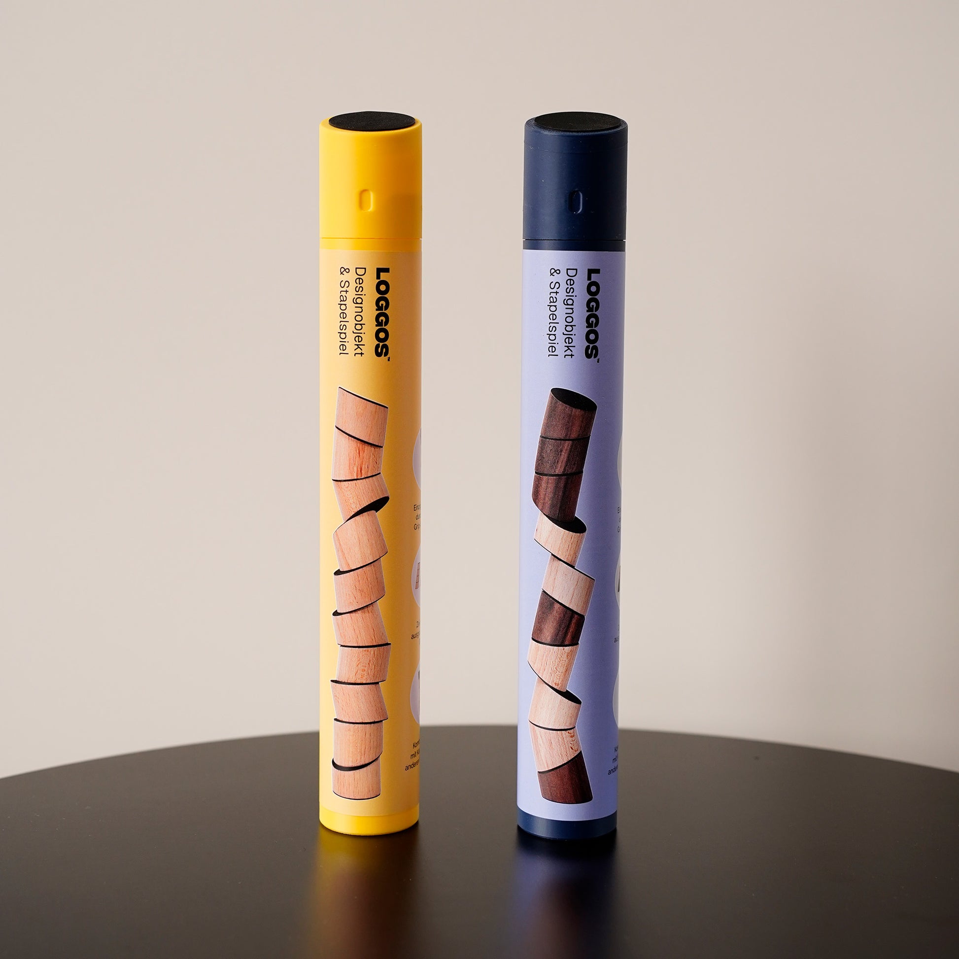 PLA-Rolle als Verpackung des Loggos Stapelspiels aus Buchen- und Nussholz