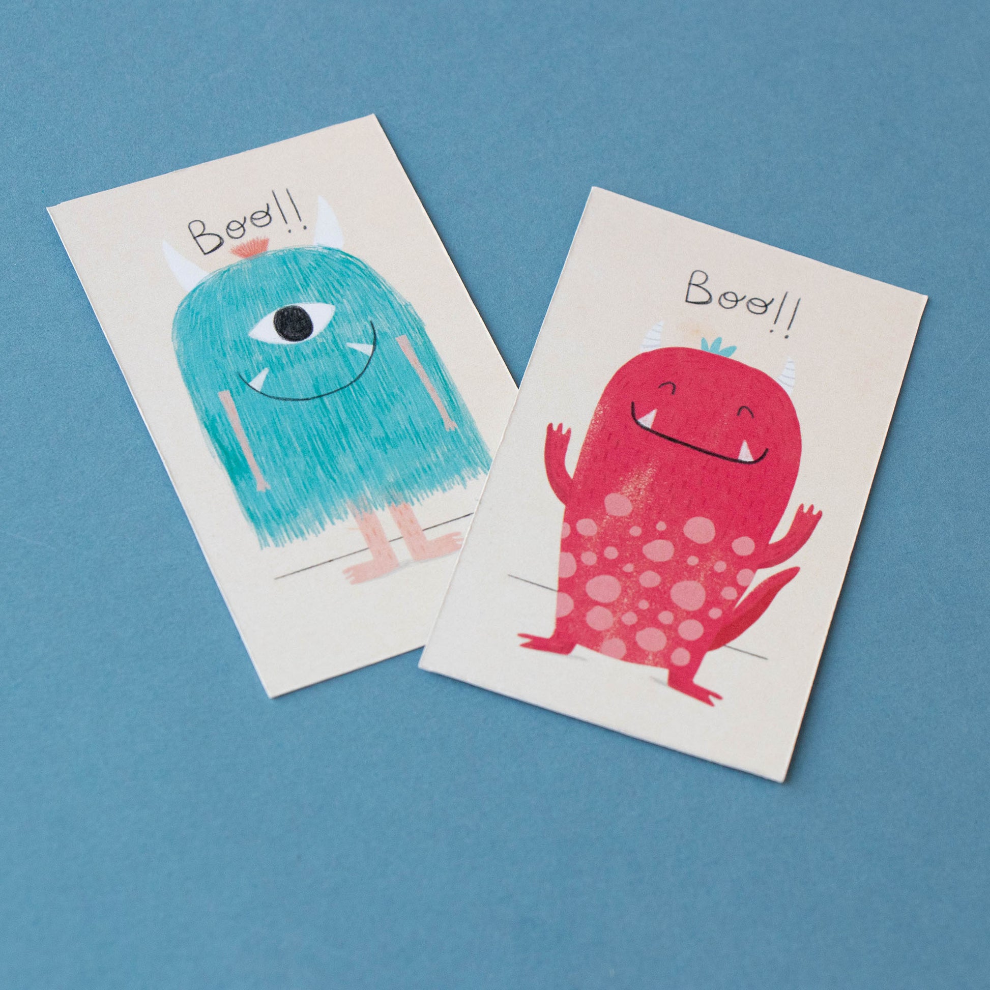 Detailansicht der Karten mit bunten und fröhlichen Monstern aus dem Brettspiel Good Night von Londji