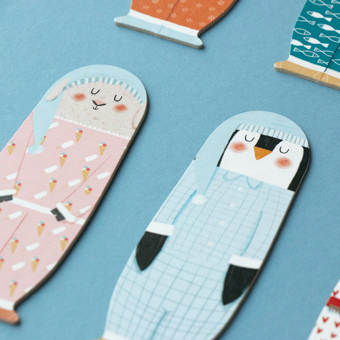 Detailansicht der Tiere im Schlafanzug aus dem Brettspiel Good Night von Londji