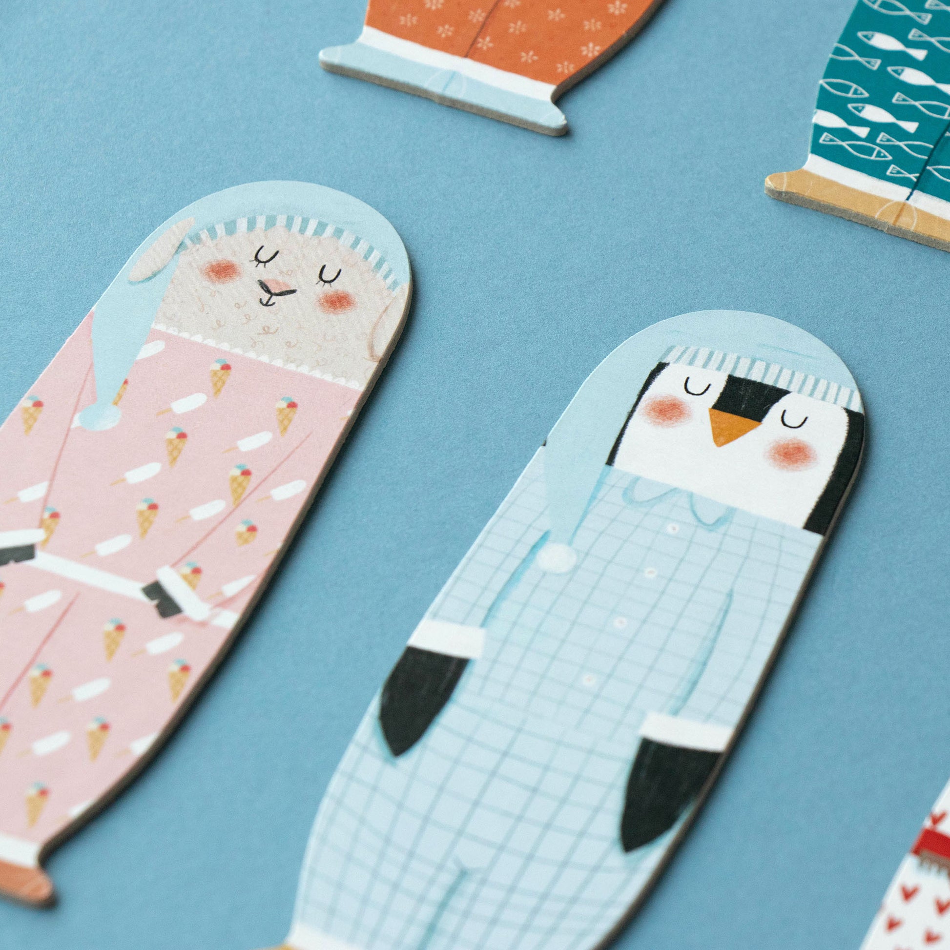 Detailansicht der Tiere im Schlafanzug aus dem Brettspiel Good Night von Londji