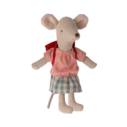 Dreiradmaus mit rotem Rucksack, Große Schwester
