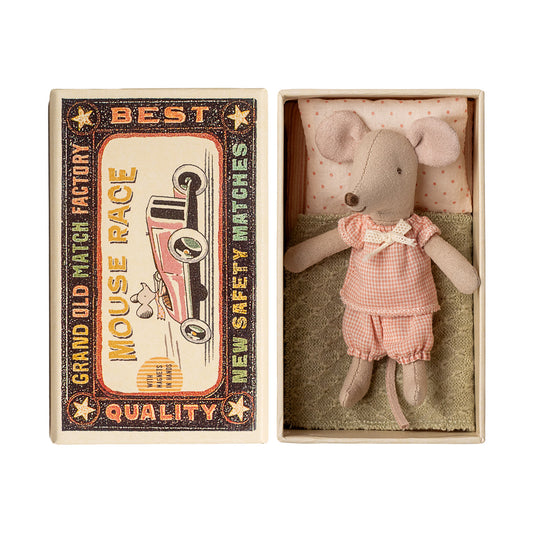 Kleine Schwester Maus in Streichholzschachtel