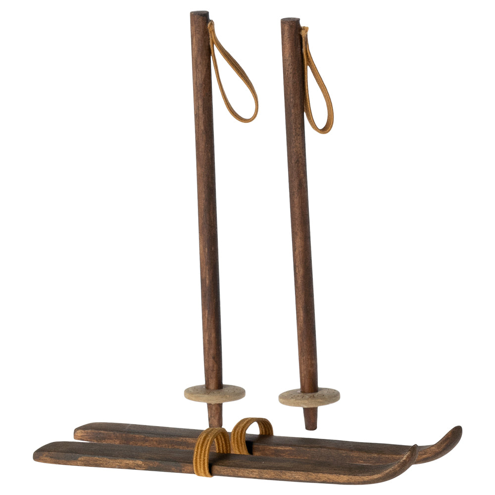 Ski und Skistöcke für große/r Schwester/Bruder