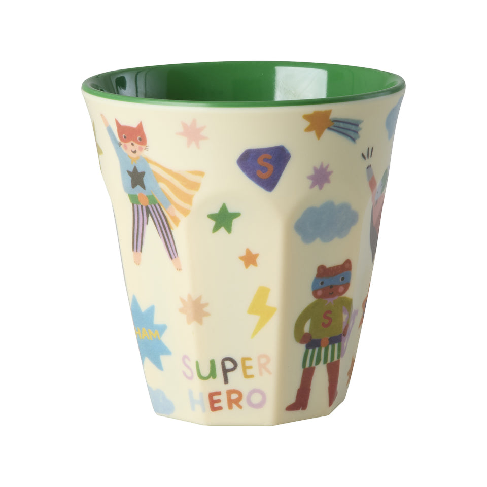 Rice Melaminbecher mit Superhelden-Design außen und grünem Inneren, ideal für Kinder