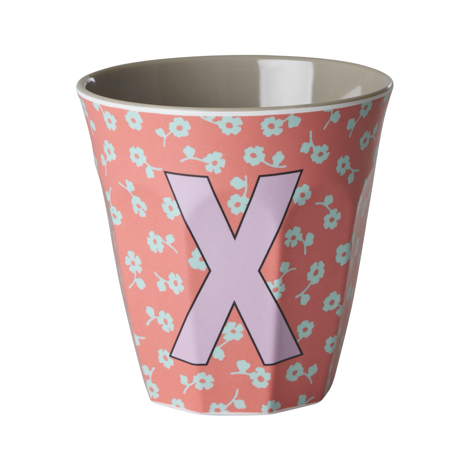 Melamin-Buchstabenbecher Blumen