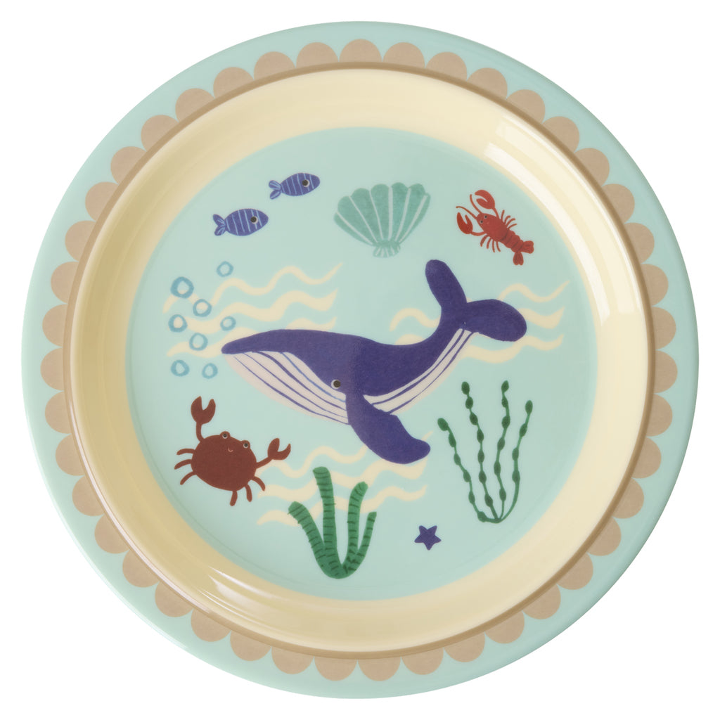 Runder Melamin-Teller von Rice in Blau  mit Ocean-Design, passend zum Geschirrset für Kinder
