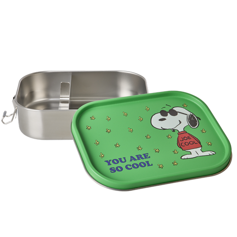 Stahl-Lunchbox von Rice mit grünem Deckel, Snoopy-Print und dem Schriftzug „You are so cool“ auf der Oberfläche, kompakt und ideal für unterwegs